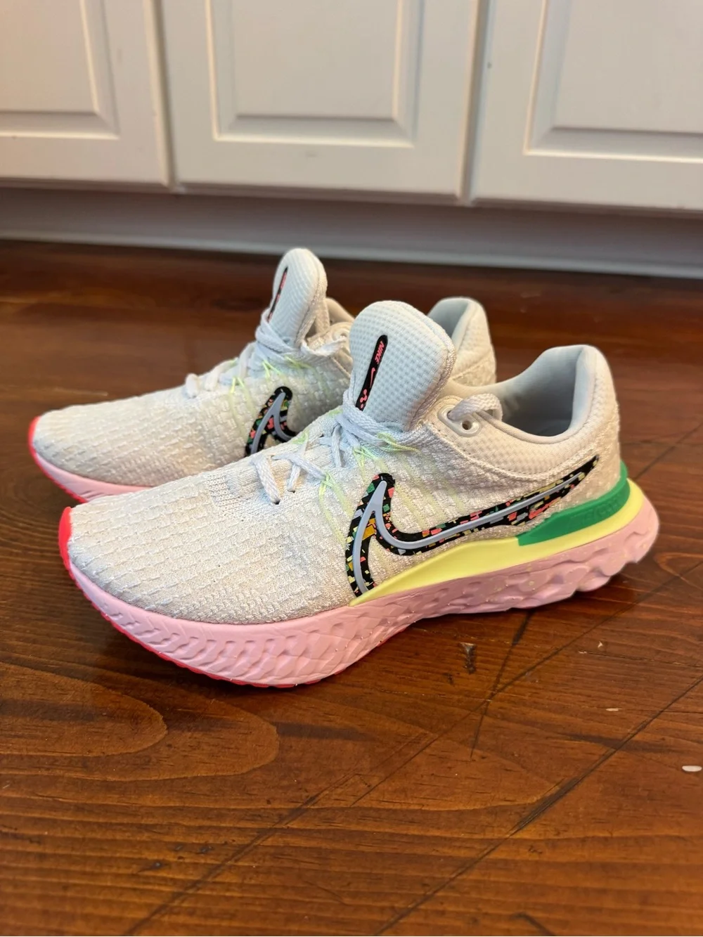 Nike- Infinity React 3 Road Running Shoes. Confetti. Size 9